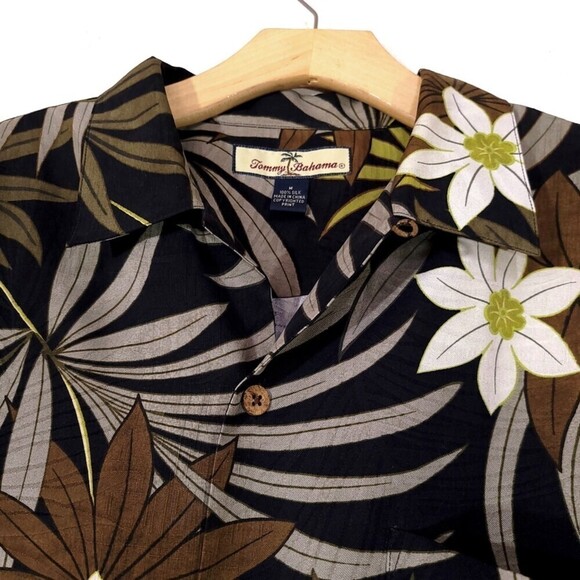 NEW Tommy Bahama 100% Silk Textured Short Sleeve Resort Button Down Green Floral - Picture 3 of 9